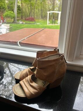 OTOT sandals